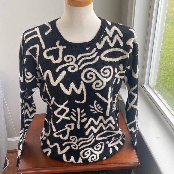 Forever 21 black and cream print sweater size small NWT - Picture 1 of 7